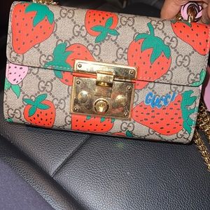 Gucci Strawberry bag in excellent condition